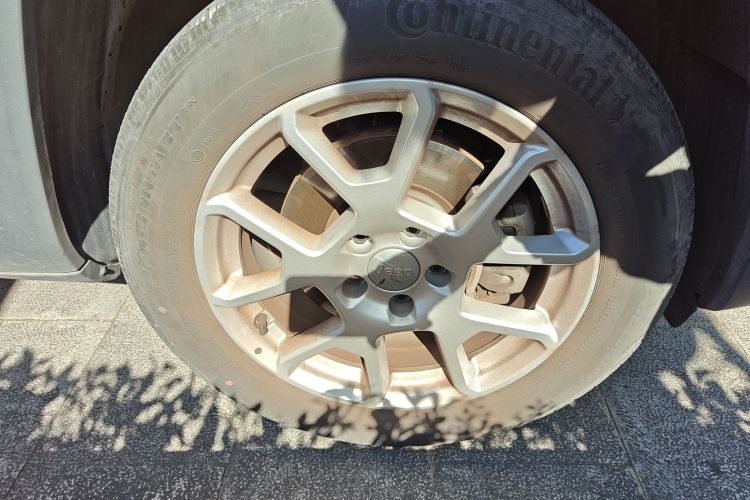 Jeep 自由侠 2019款 220T 自动领先版车身外观6007