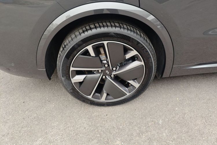 理想汽车 理想L8 2025款 Max 智能焕新版车身外观6008