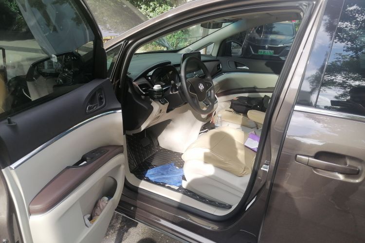 别克GL8 2023款 陆上公务舱 舒适型中控内饰20