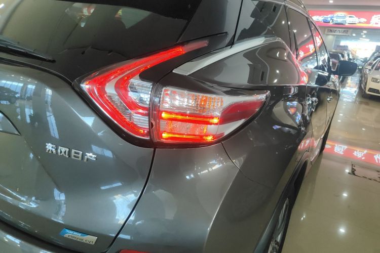 日产 楼兰 2015款 2.5L XE 两驱精英版车身外观9