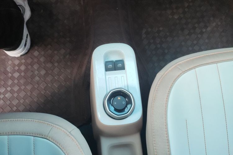 吉利银河 2023款 熊猫mini 200km 耐力熊中控内饰18