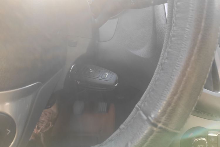 福特 福克斯 2012款 三厢 1.6L 手动风尚型中控内饰11