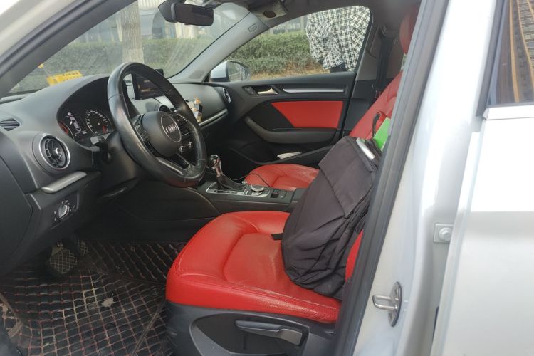 奥迪A3 2018款 30周年年型 Limousine 35 TFSI 进取型中控内饰19