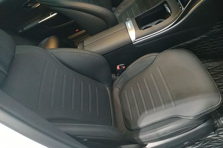 奔驰C级 2023款 改款 C 260 L 运动版中控内饰41