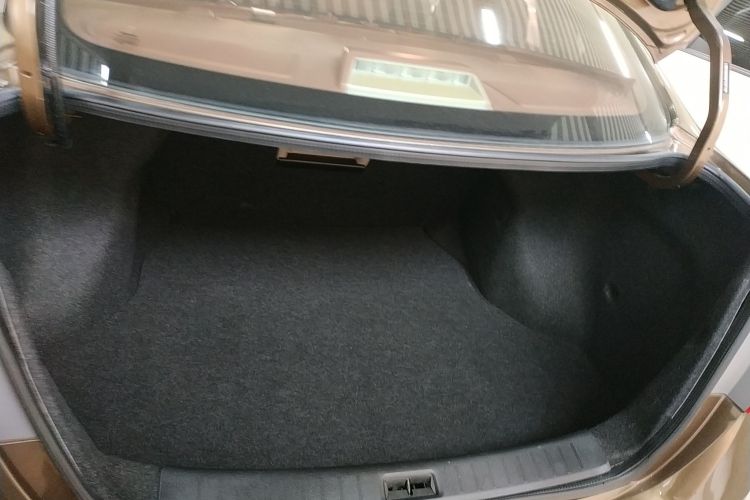 日产 轩逸 2014款 1.6XV CVT尊享版机舱底盘23