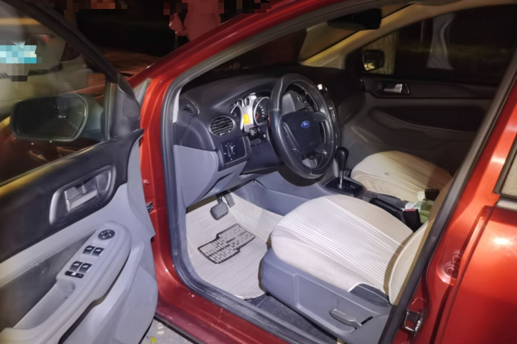 福特 福克斯 2013款 两厢经典 1.8L 自动基本型中控内饰20