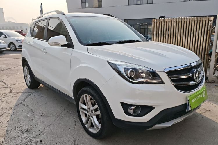 长安CS35 2017款 1.6L 自动豪华型车身外观3