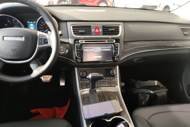 哈弗H8 2015款 2.0T 两驱舒适型中控内饰16