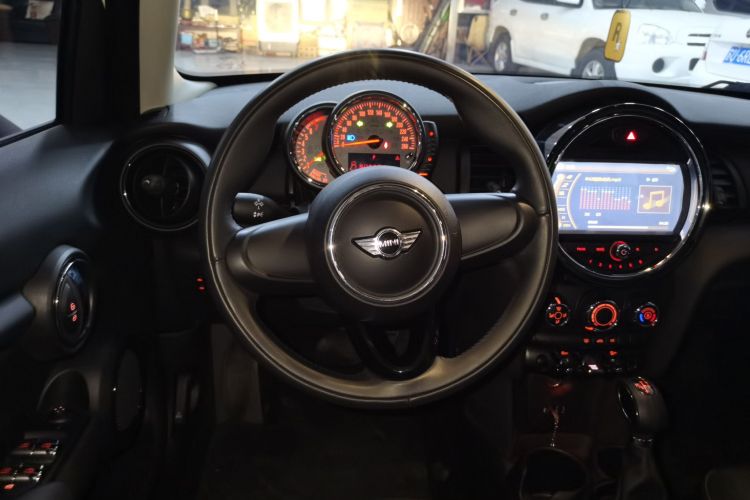 MINI 2016款 1.2T ONE 五门版中控内饰13