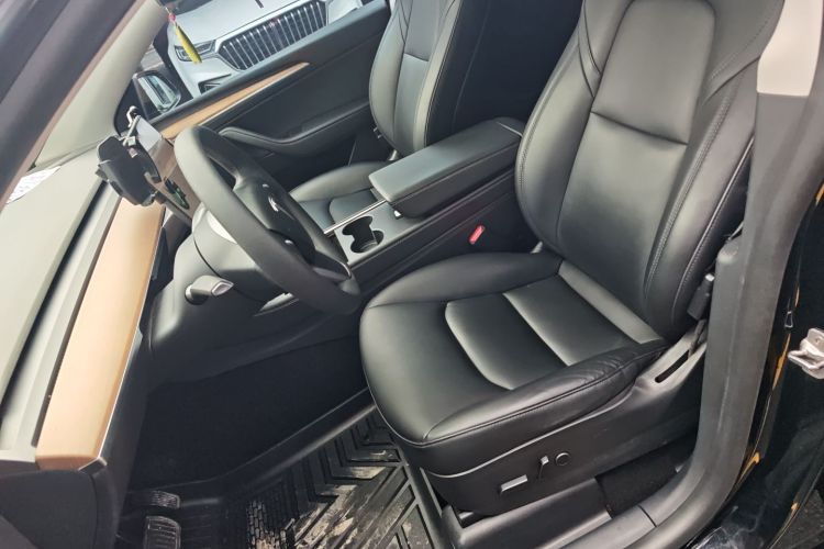 特斯拉 Model Y 2021款 长续航全轮驱动版中控内饰19