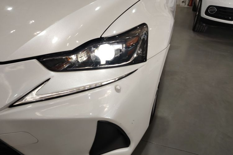 雷克萨斯IS 2017款 300 锋尚版局部细节36