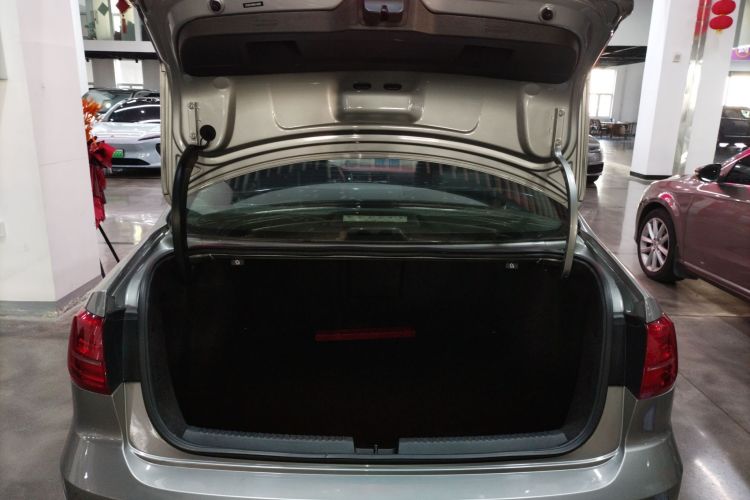 大众 速腾 2017款 230TSI 自动豪华型机舱底盘23