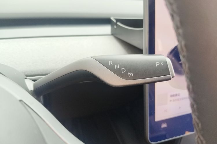 特斯拉 Model Y 2023款 长续航全轮驱动版中控内饰18