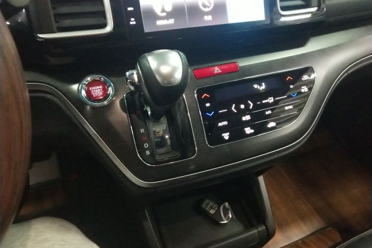 本田 艾力绅 2016款 2.4L 豪华版中控内饰18