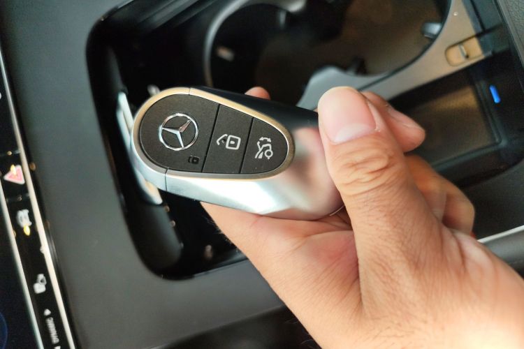 奔驰C级 2025款 改款 C 260 L 运动版中控内饰11