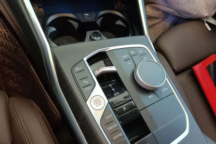 宝马3系 2023款 325i M运动套装中控内饰18