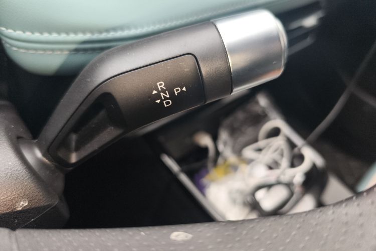 吉利几何E萤火虫 2024款 301km 星光中控内饰18