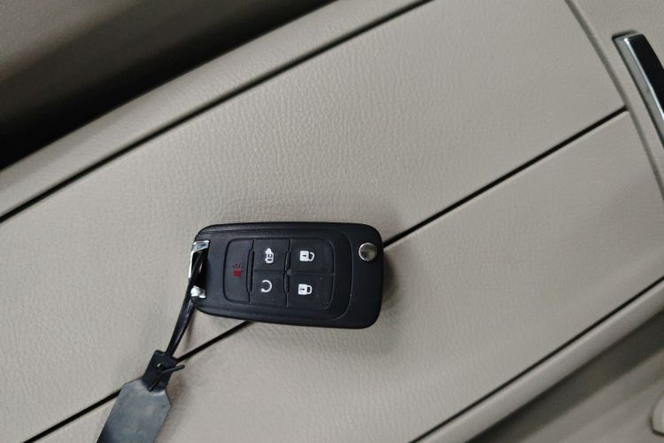 别克GL8 2017款 25S 豪华型 国V中控内饰11