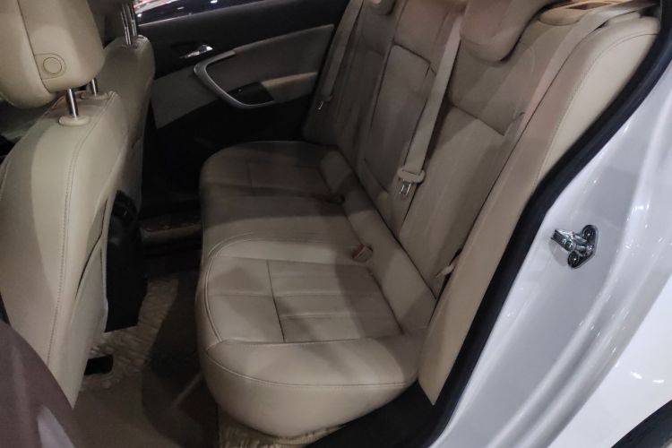 别克 君威 2014款 2.0L 精英时尚型中控内饰21