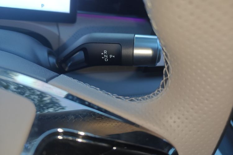 吉利银河 银河星耀8 2025款 130km EM-i 尊贵版中控内饰18