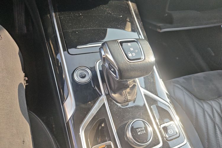 红旗HS5 2022款 2.0T 智联旗领四驱版中控内饰18