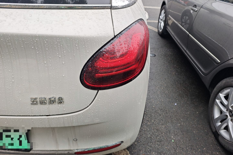 五菱汽车 五菱缤果 2023款 410km 灵犀尊享款车身外观6006