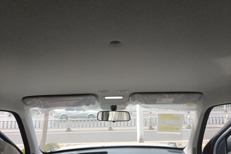 吉利银河 2025款 210km 熊猫卡丁中控内饰22