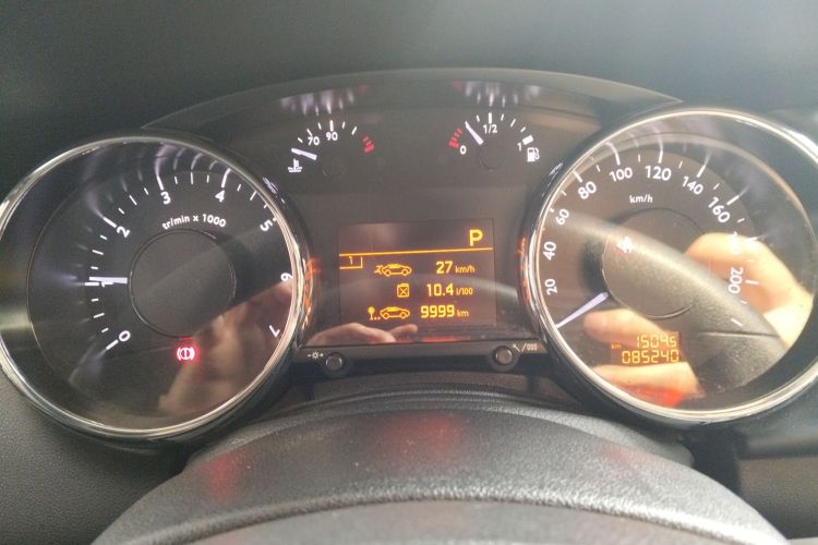 标致3008 2016款 2.0L 自动标准版中控内饰14