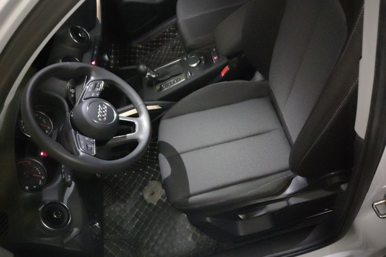 奥迪Q2L 2018款 35 TFSI 上市专享版 国VI局部细节19