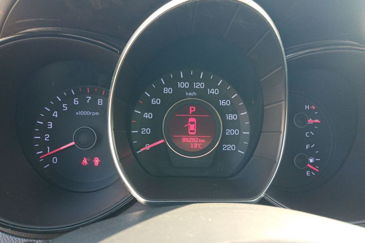 起亚K2 2015款 三厢 1.6L AT Premium中控内饰14