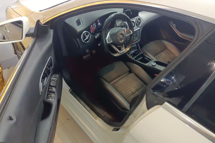 奔驰CLA 2016款 CLA 220 4MATIC中控内饰7003