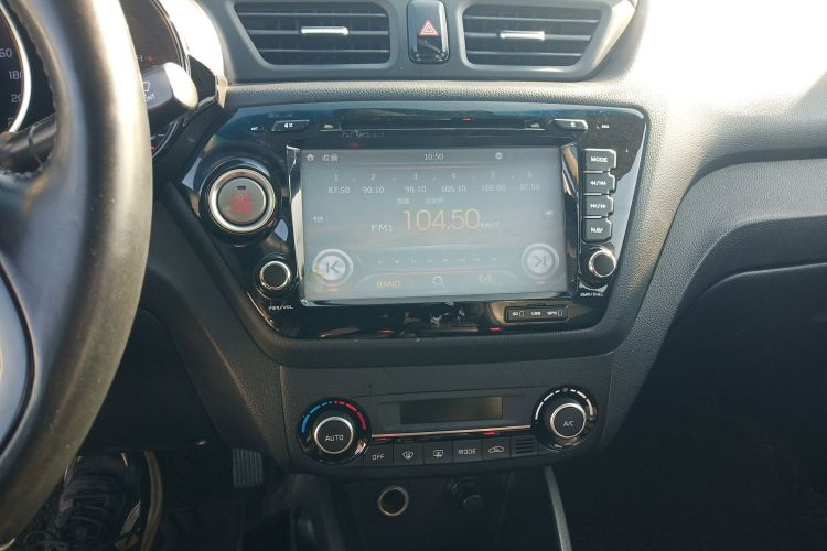 起亚K2 2015款 三厢 1.6L AT Premium中控内饰16