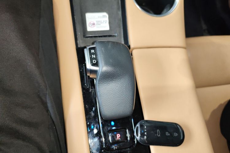 鸿蒙智行 问界M5 2022款 增程四驱至臻版中控内饰18