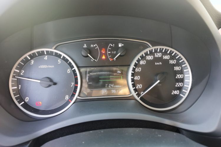 日产 轩逸 2016款 1.6XV CVT智享版中控内饰14