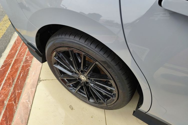 长安UNI-V 2024款 1.5T 尊贵运动型车身外观6008