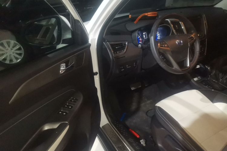 长安CS35 2017款 1.6L 自动豪华型中控内饰20