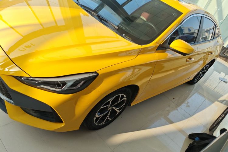 名爵 MG5 2022款 180DVVT CVT青春豪华版车身外观4