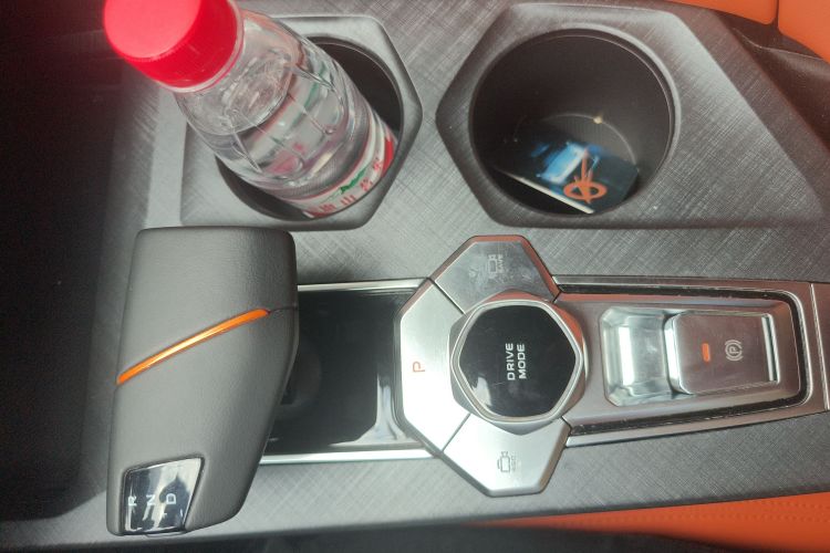 长安UNI-V 2023款 1.5T 运动版局部细节18