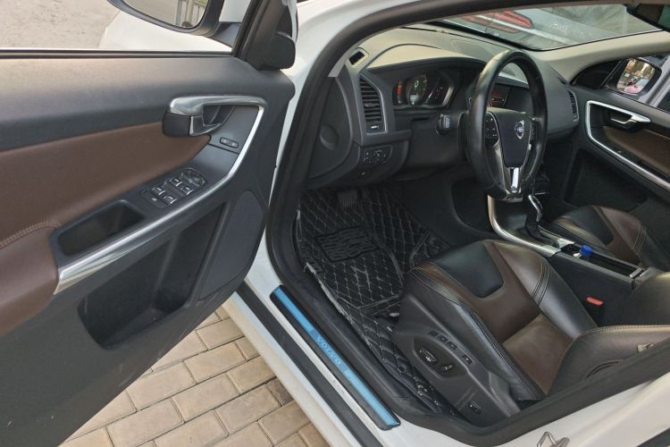 沃尔沃XC60 2016款 T5 AWD 智远版中控内饰20