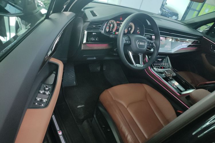 奥迪Q7 2023款 55 TFSI quattro S line运动型中控内饰7003