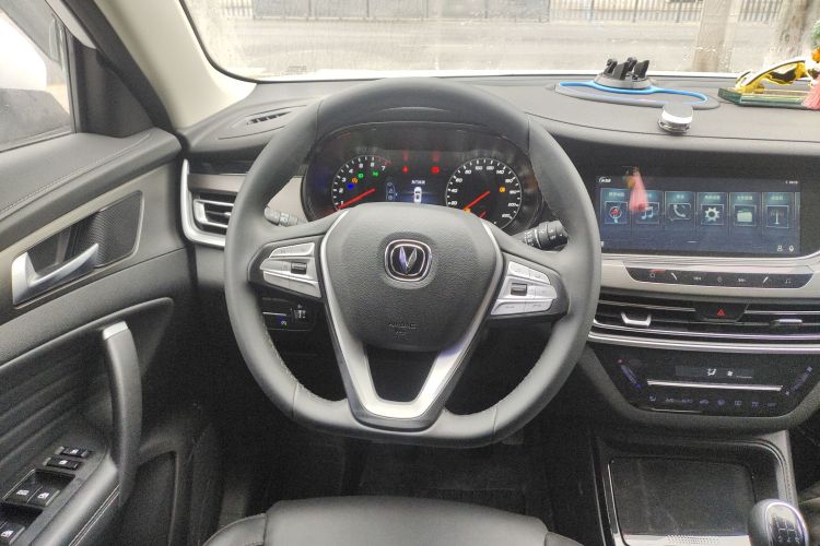 长安CS35PLUS 2022款 1.6L 手动豪华版局部细节13