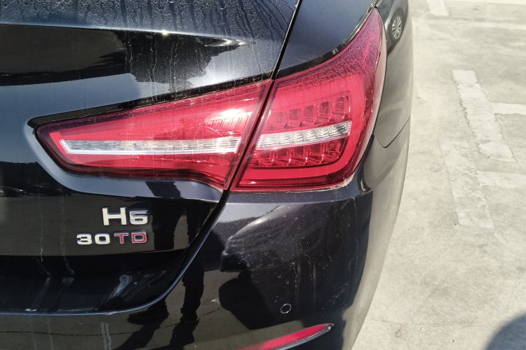 红旗H5 2020款 1.5T DCT旗悦版车身外观9