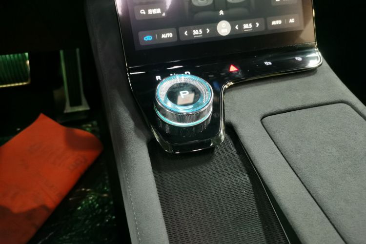 岚图汽车 岚图追光 2024款 PHEV 四驱超长续航旗舰版中控内饰18