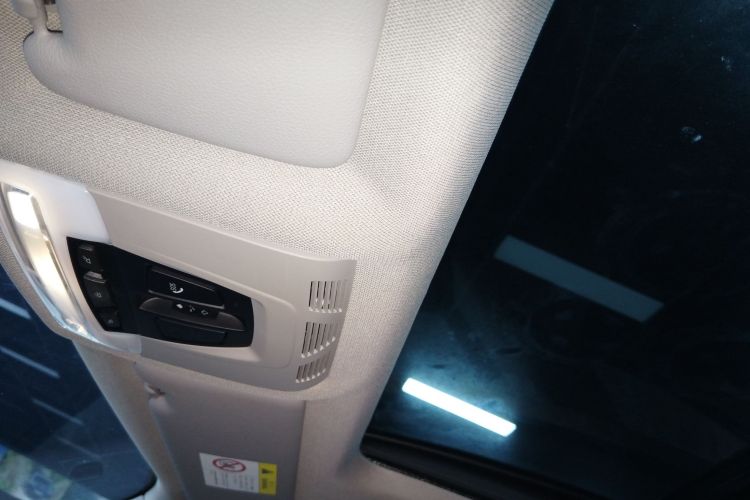 宝马3系GT 2019款 320i 时尚型中控内饰22