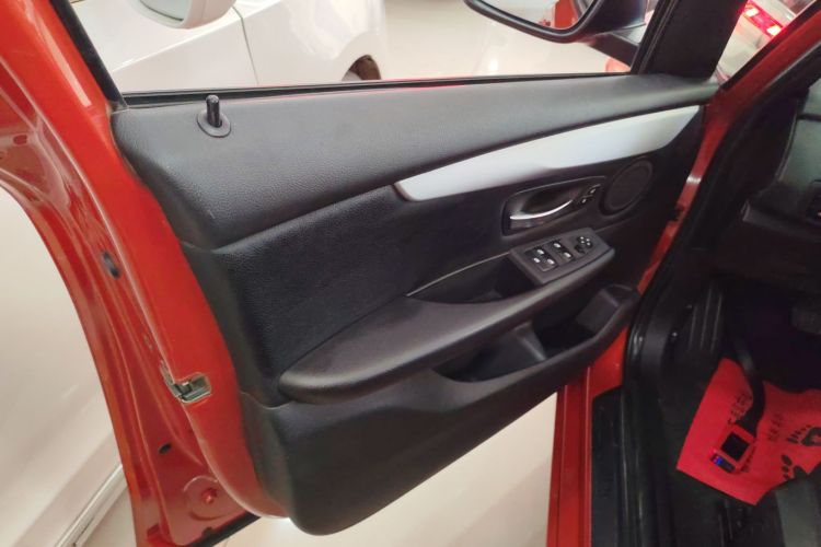 宝马2系旅行车 2016款 218i 时尚型中控内饰47