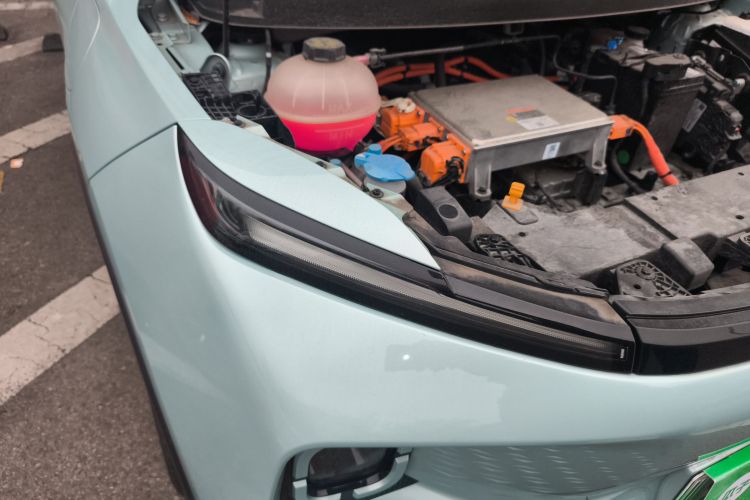 吉利几何E萤火虫 2024款 301km 星光车身外观8