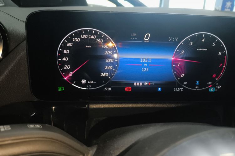 奔驰GLA 2024款 GLA 200中控内饰14