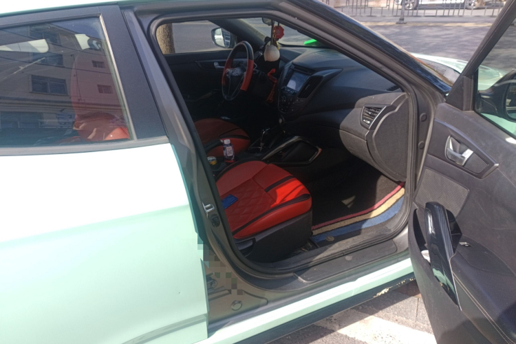 现代 Veloster飞思 2012款 1.6T 自动尊享版局部细节9005
