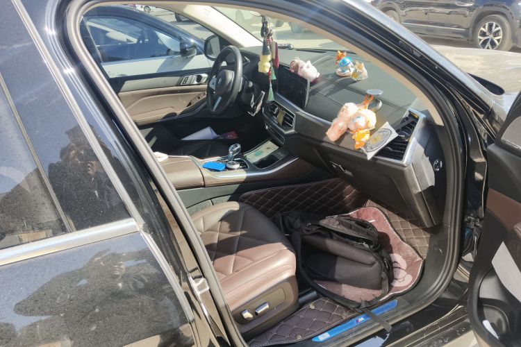 宝马X5 2022款 改款 xDrive 30Li 尊享型M运动套装局部细节9005