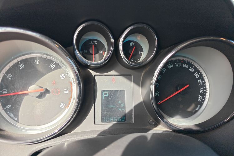 别克 英朗 2014款 XT 1.6L 自动时尚版中控内饰14